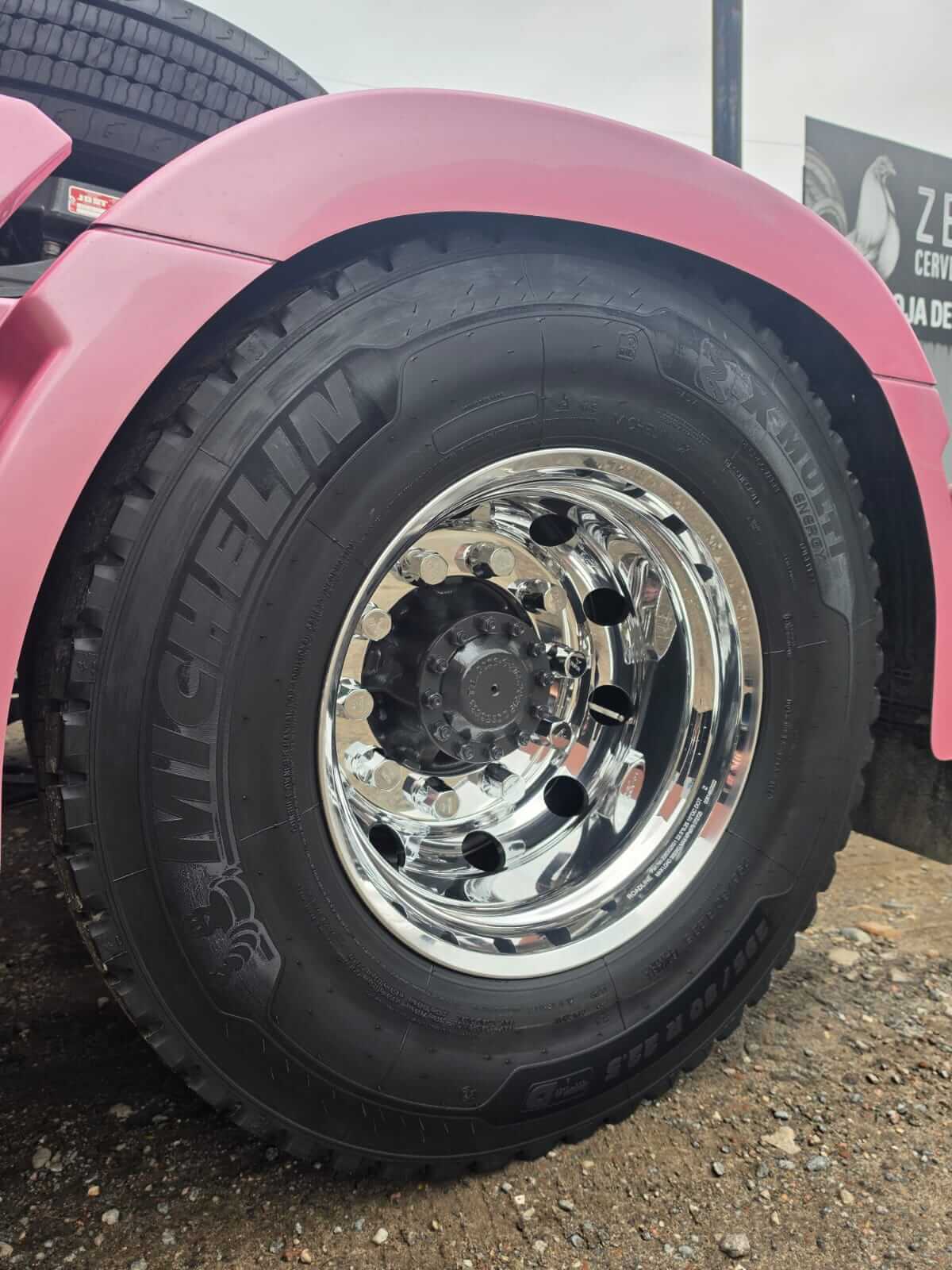 Roda ROADLINE Borda Larga RD-576 em carreta